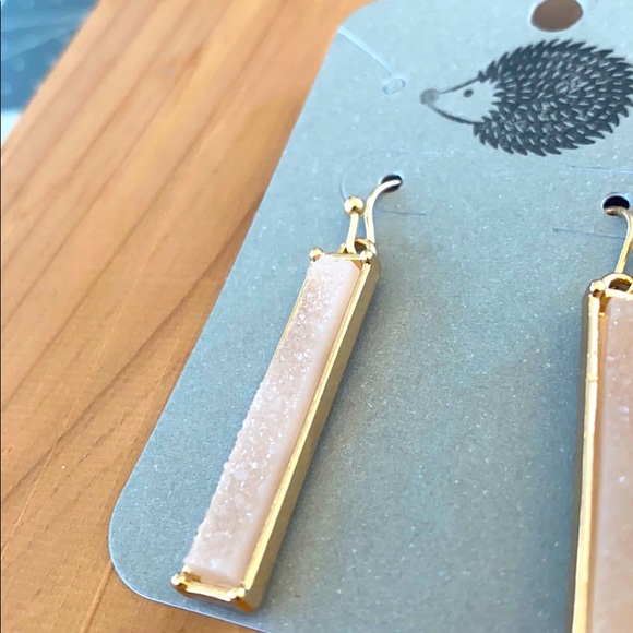 Pink fashion earrings - Picture 2 of 3